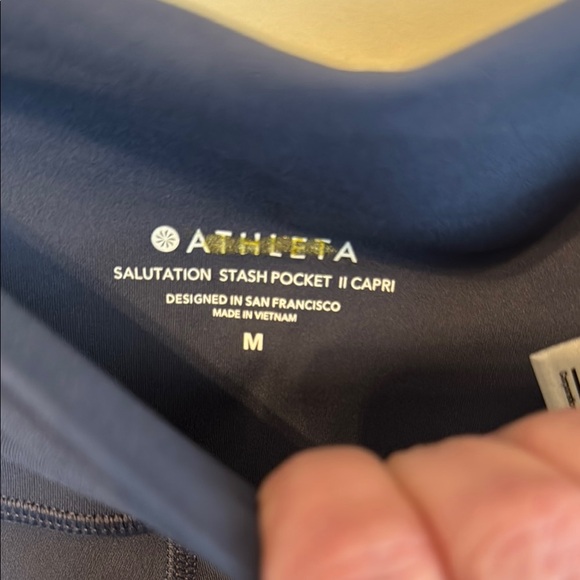 Athleta Salutation stash pocket II capri NWT - Picture 5 of 9